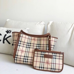 Burberry��ĸ�� ����ս������ �ͱ������ذ� ���ᵥ�繺��� ��ɫ