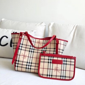 Burberry��ĸ�� ����ս������ �ͱ������ذ� ���ᵥ�繺��� ��ɫ