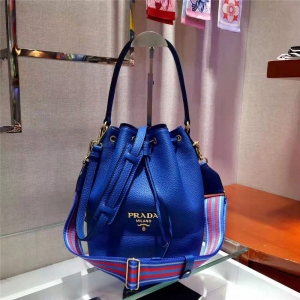 1BE018 PradaŮ�� СţƤ¹Ƥ�� ����������� ����ˮͰ�� Prada��� ��ɫ