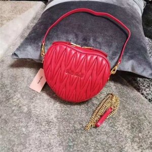 5BH166 MiuMiu���İ� Matelasse С��Ƥ ���������ִ� ��ɫ