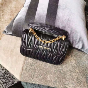 5BD140 MiuMiu���� MatelasseС��Ƥ ����ѹ�� ���������� ��ɫ