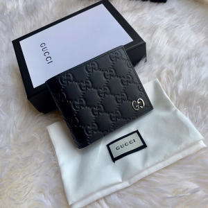 473916 CWC1N 1000 Gucci Signature��ɫƤ�� ����GG˫��Ǯ��