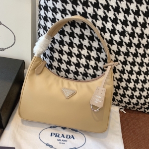 1NE515 Prada Re-Edition 2000 ���������ִ� ��������°� ��ɫ