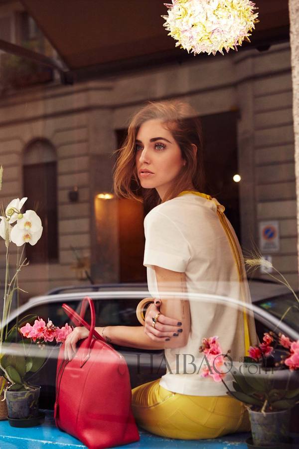 时尚博主嘉拉·法拉格尼 (Chiara Ferragni) 演绎全新路易·威登LV (Louis Vuitton) Lockit系列手袋大片