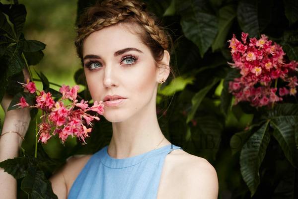 时尚博主嘉拉·法拉格尼 (Chiara Ferragni) 演绎全新路易·威登LV (Louis Vuitton) Lockit系列手袋大片